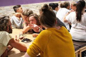 Durch Diskussionen kann man manchmal mehr lernen, als durch das Lernen für einen Test.