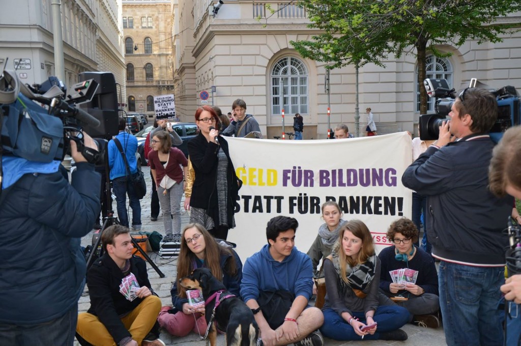 Die Aktion kritischer Schüler_innen setzt sich für eine Ausfinanzierung des Bildungssystems ein.