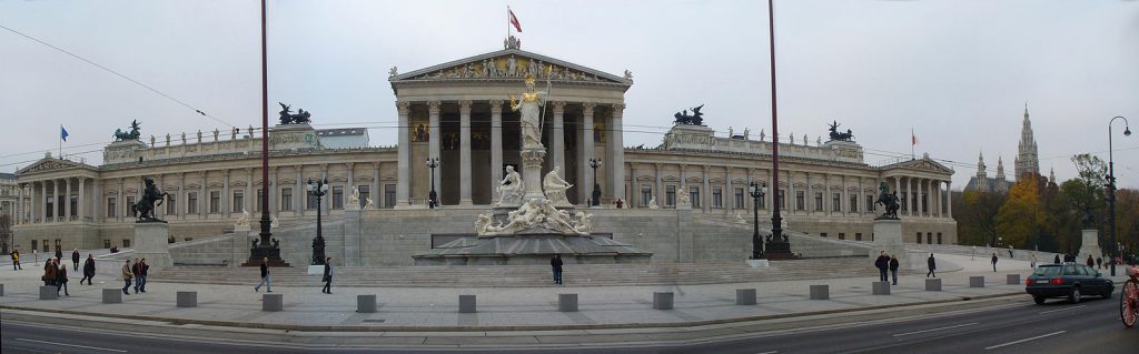 https://de.wikipedia.org/wiki/Datei:Wien_parlament.JPG
